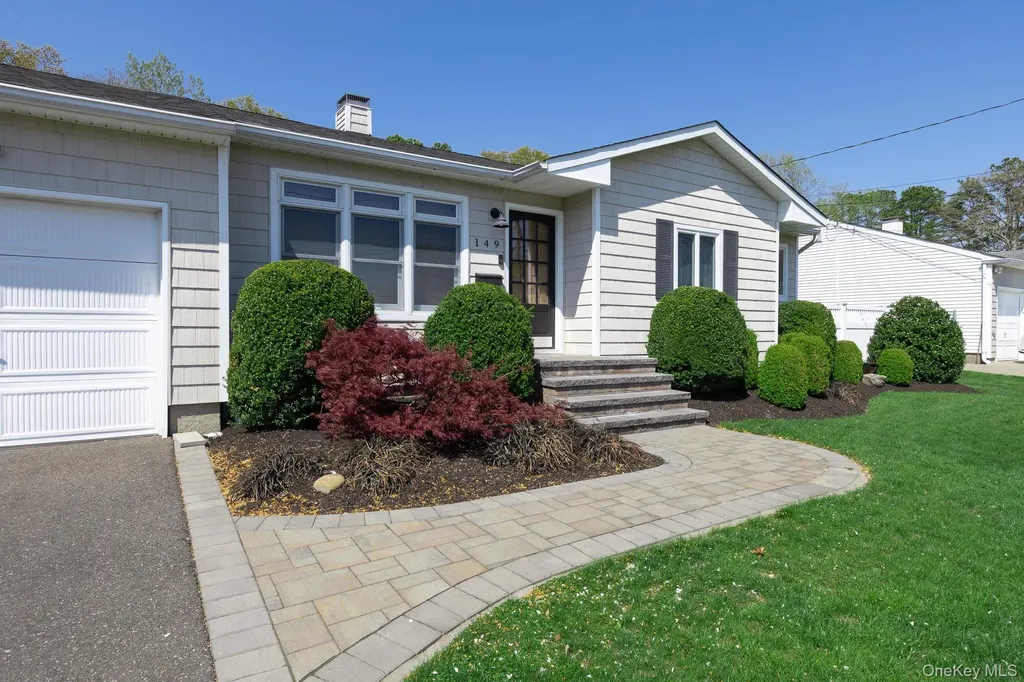 149 Barton Lane Bayport NY 11705