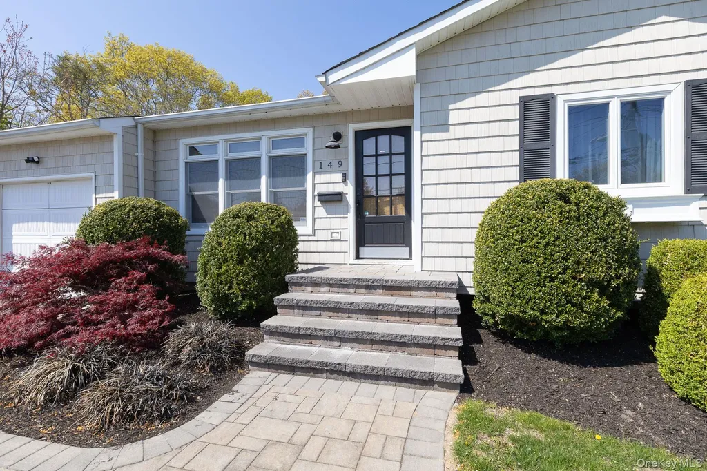 149 Barton Lane Bayport NY 11705