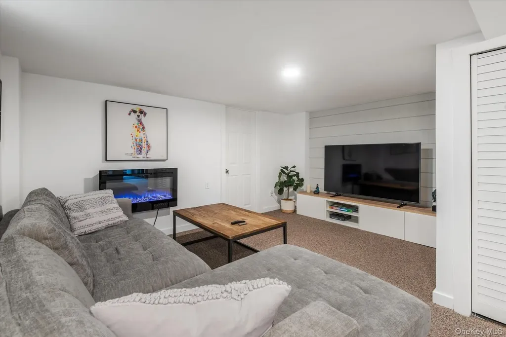 65-17 78th Avenue Glendale NY 11385