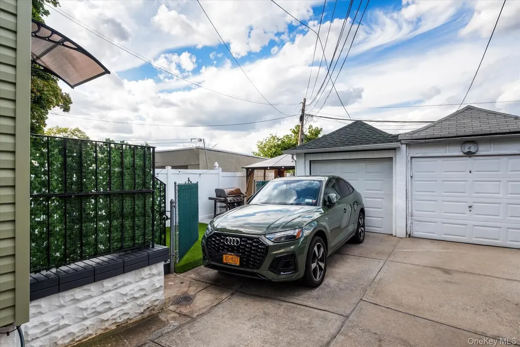 65-17 78th Avenue Glendale NY 11385