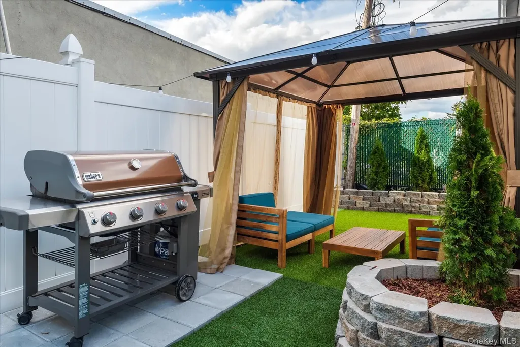65-17 78th Avenue Glendale NY 11385