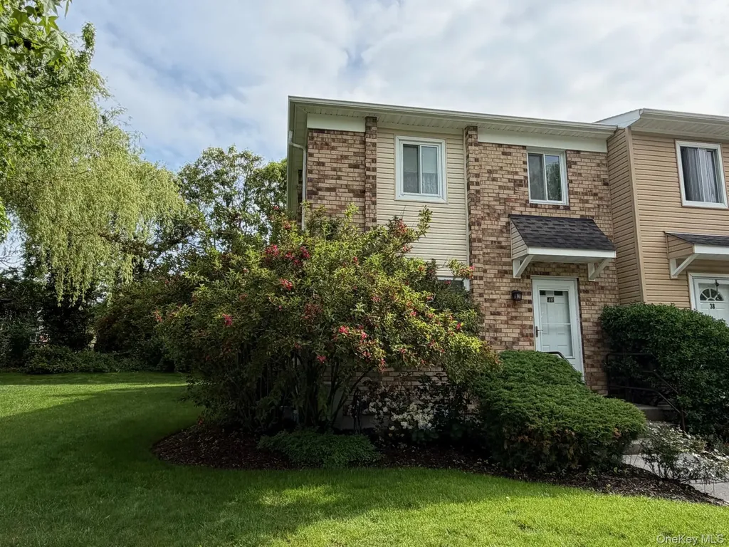 40 Town House Drive Massapequa Park NY 11762