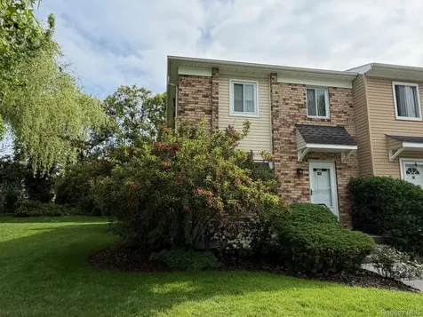 40 Town House Drive Massapequa Park NY 11762