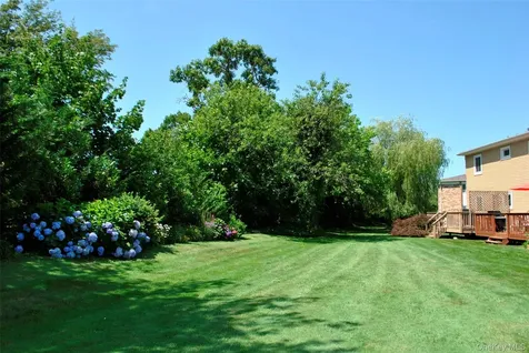 40 Town House Drive Massapequa Park NY 11762