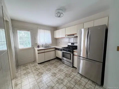 40 Town House Drive Massapequa Park NY 11762