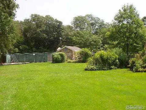 40 Town House Drive Massapequa Park NY 11762