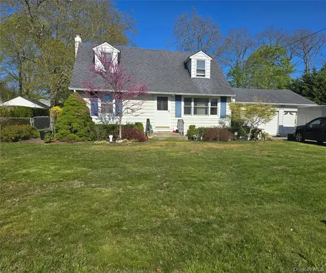 25 Newins Street Center Moriches NY 11934