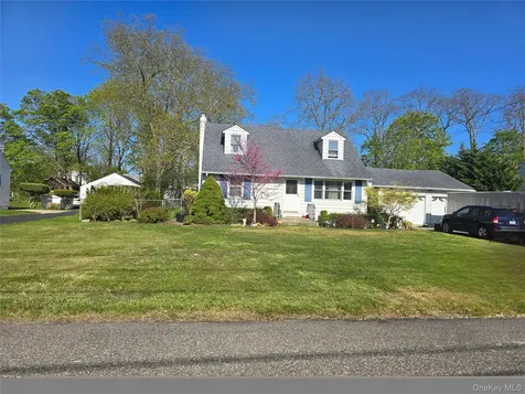 25 Newins Street Center Moriches NY 11934