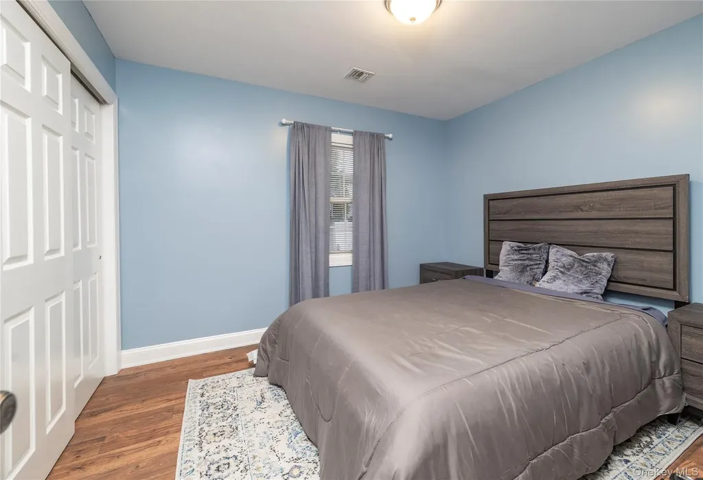 675 N Erie Avenue Lindenhurst NY 11757