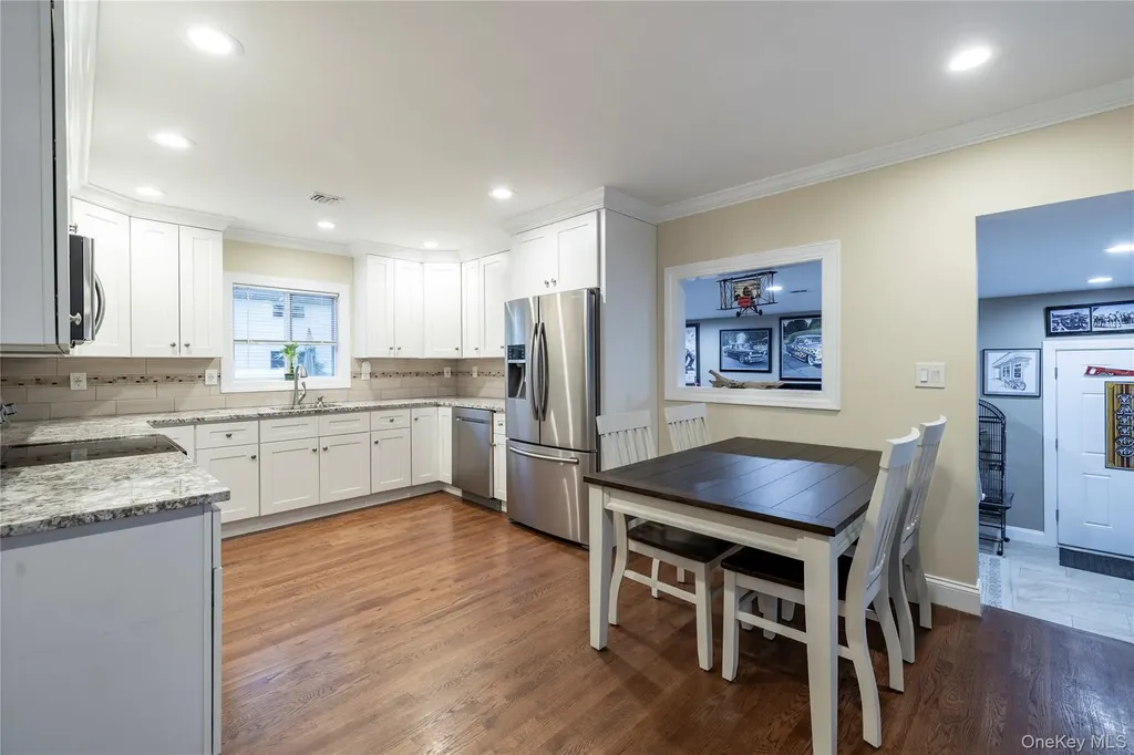 675 N Erie Avenue Lindenhurst NY 11757