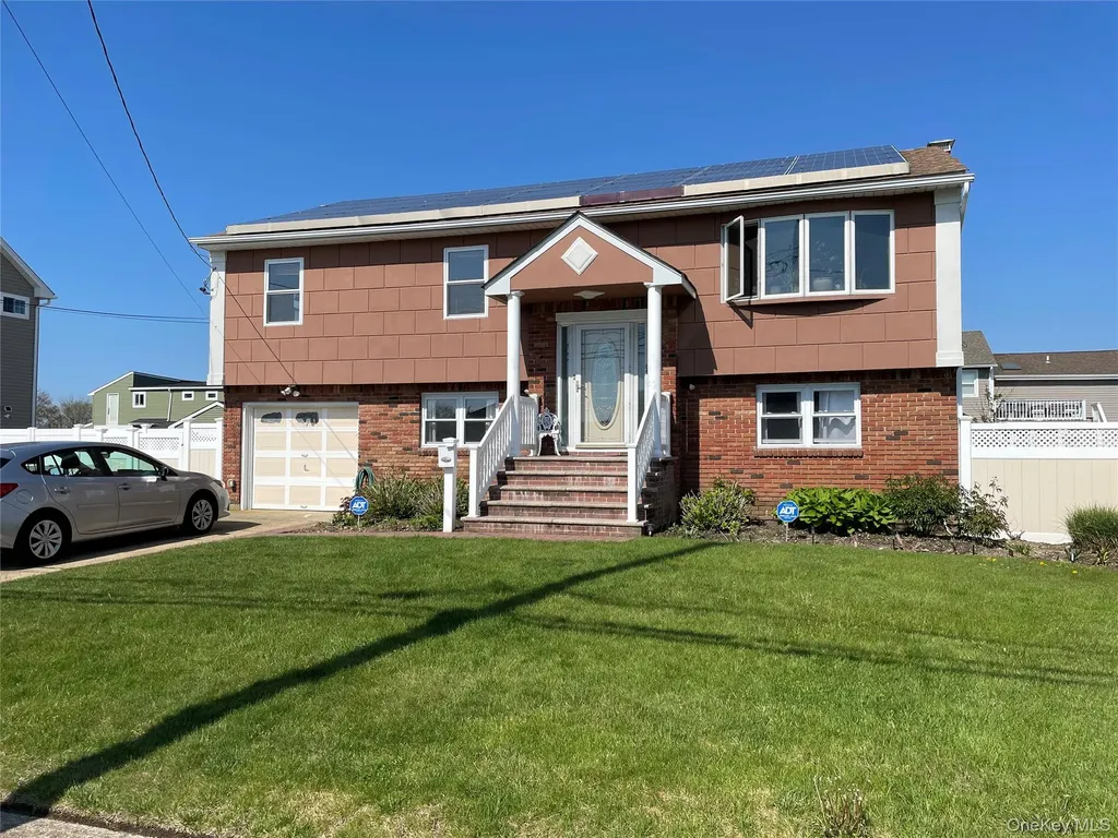 84 Surf Road Lindenhurst NY 11757