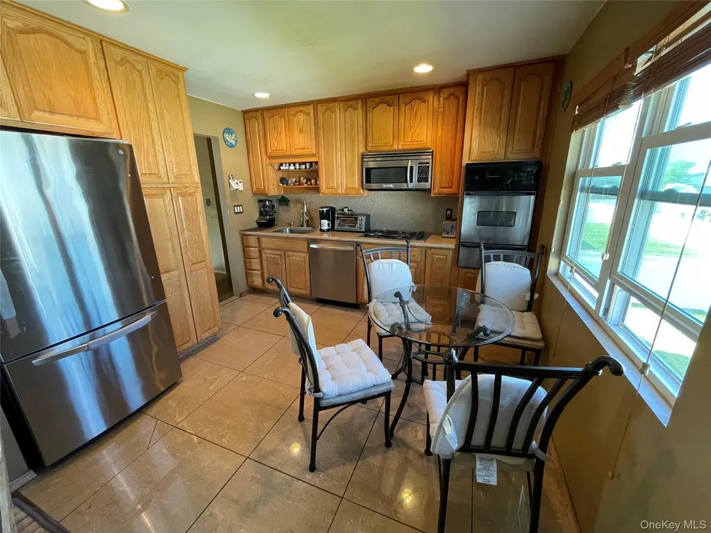 84 Surf Road Lindenhurst NY 11757