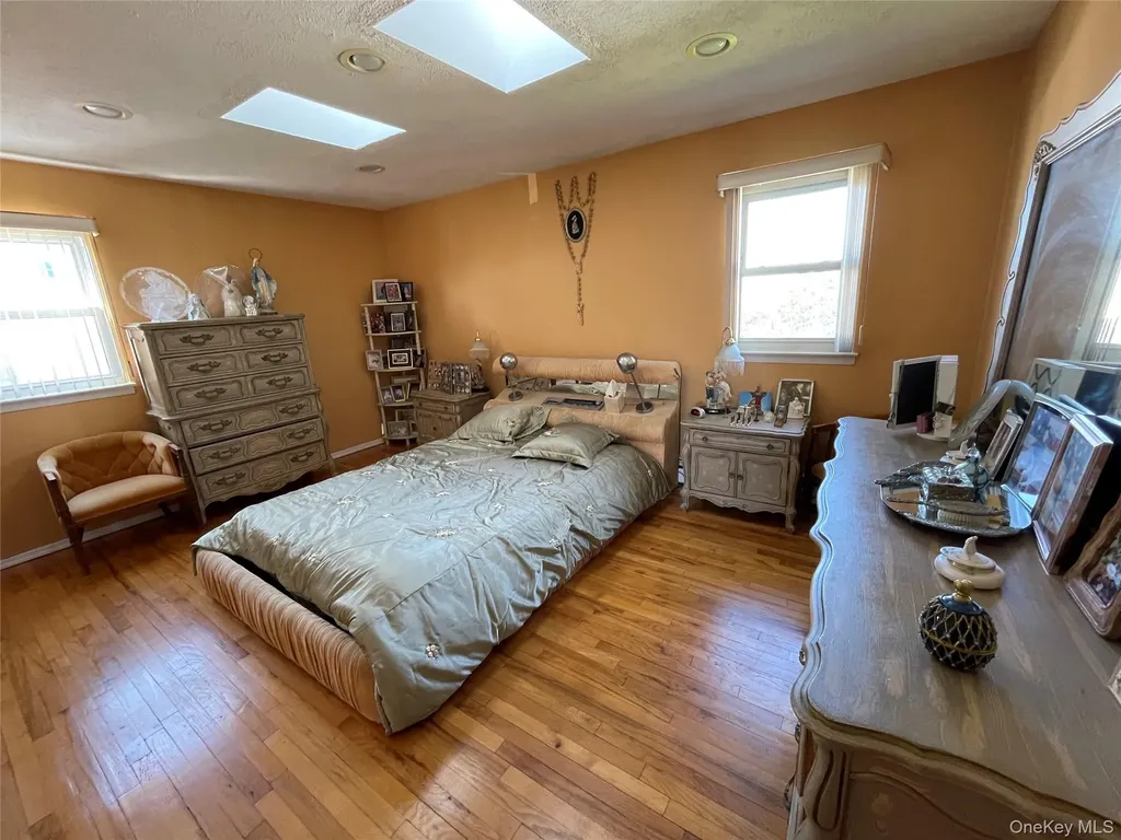 84 Surf Road Lindenhurst NY 11757