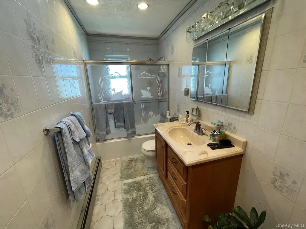 84 Surf Road Lindenhurst NY 11757