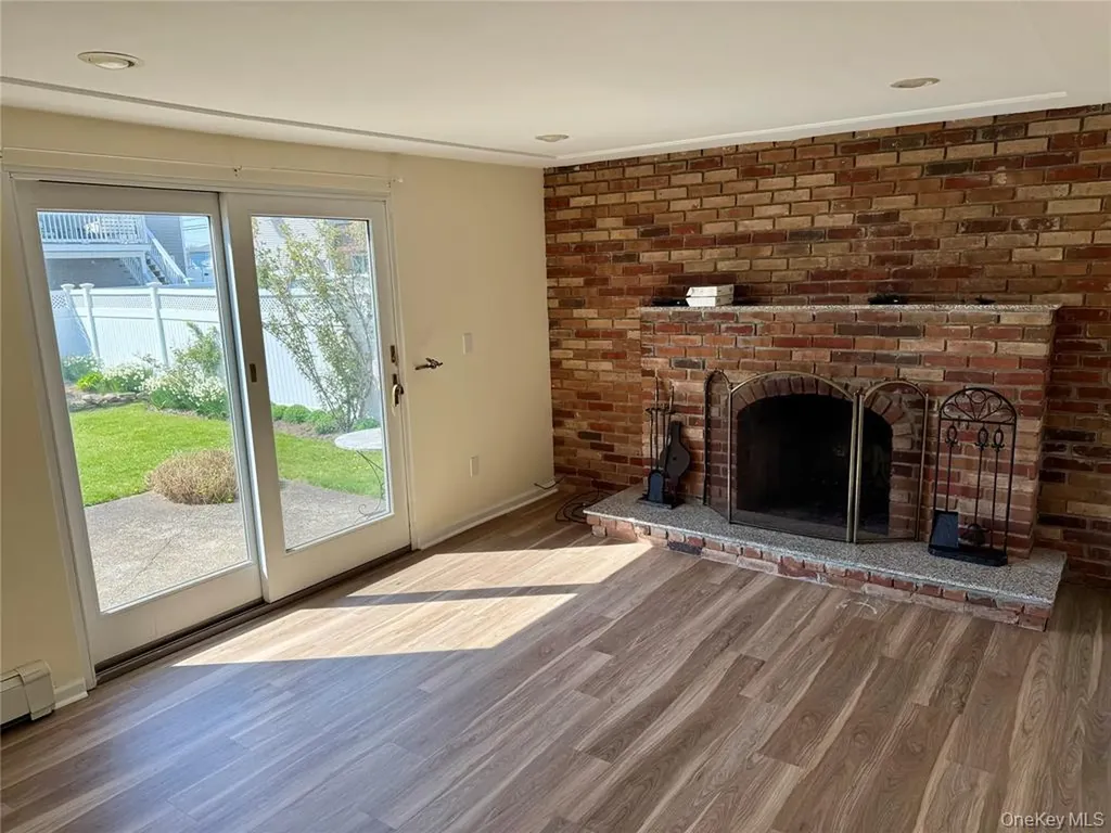 84 Surf Road Lindenhurst NY 11757