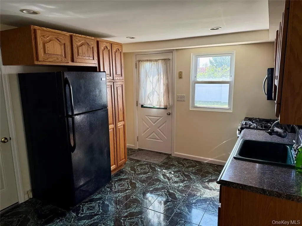 84 Surf Road Lindenhurst NY 11757