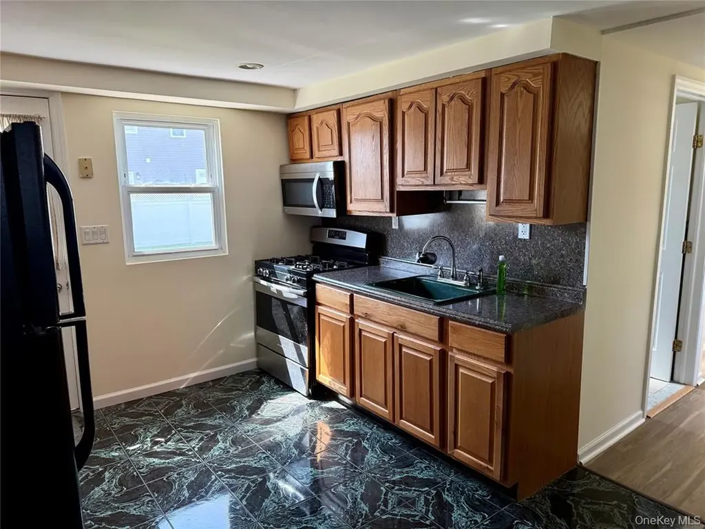 84 Surf Road Lindenhurst NY 11757