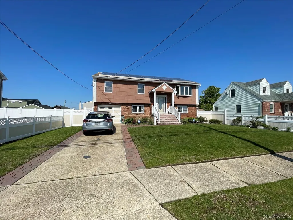 84 Surf Road Lindenhurst NY 11757