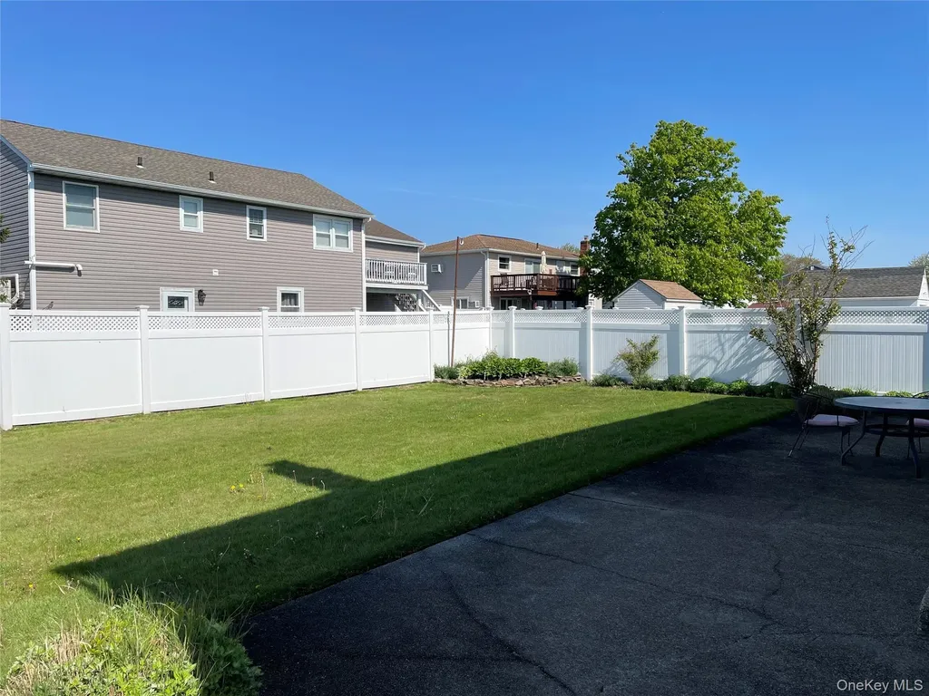84 Surf Road Lindenhurst NY 11757