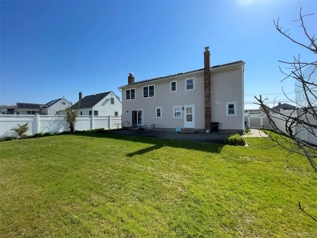 84 Surf Road Lindenhurst NY 11757