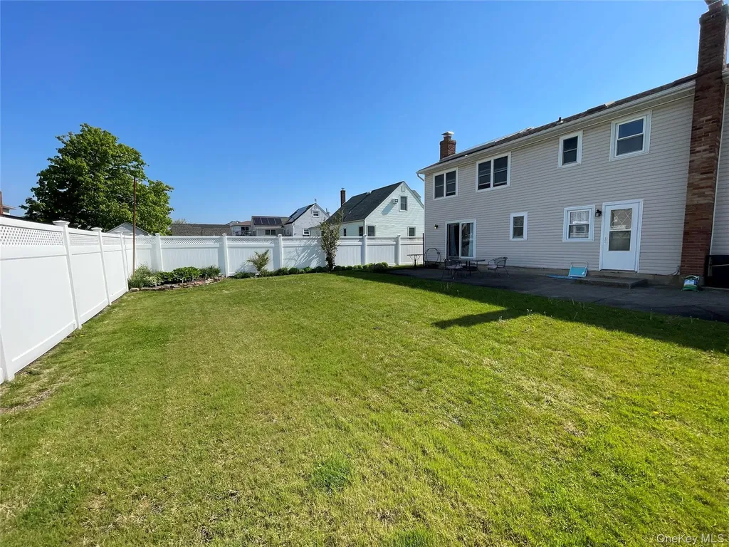 84 Surf Road Lindenhurst NY 11757
