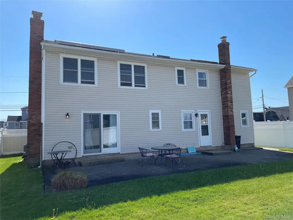 84 Surf Road Lindenhurst NY 11757