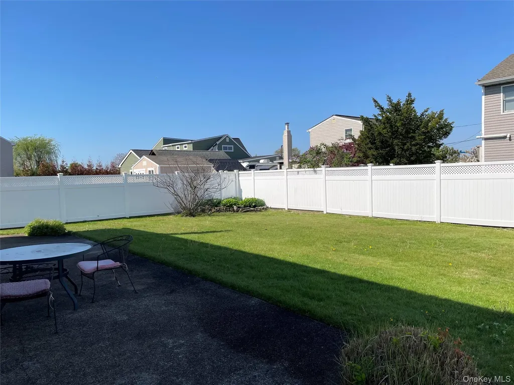 84 Surf Road Lindenhurst NY 11757