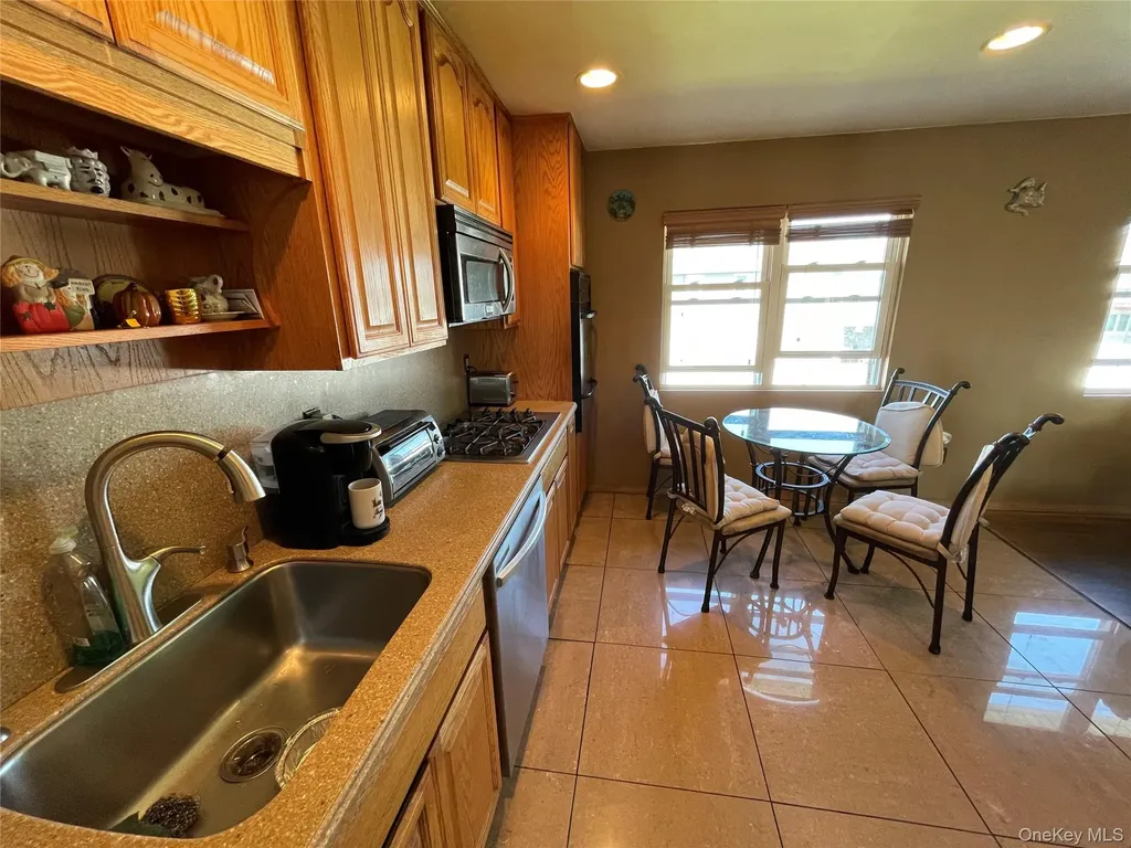84 Surf Road Lindenhurst NY 11757