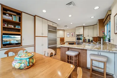 6 Robins Roost Rye Brook NY 10573