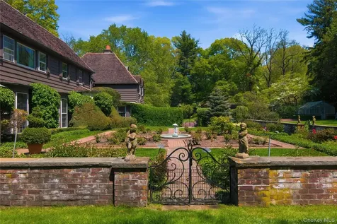 285 Piping Rock Road Locust Valley NY 11560
