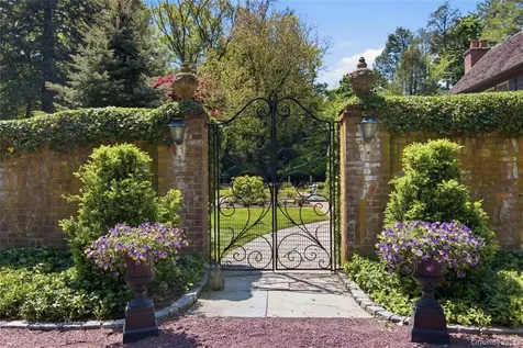 285 Piping Rock Road Locust Valley NY 11560