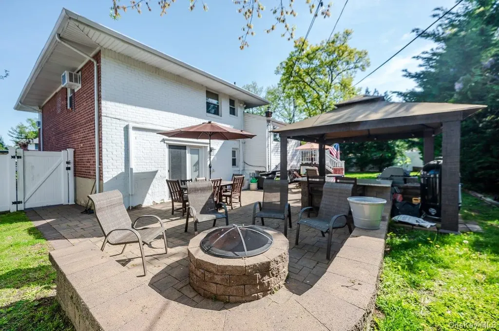 1 Ives Lane Plainview NY 11803