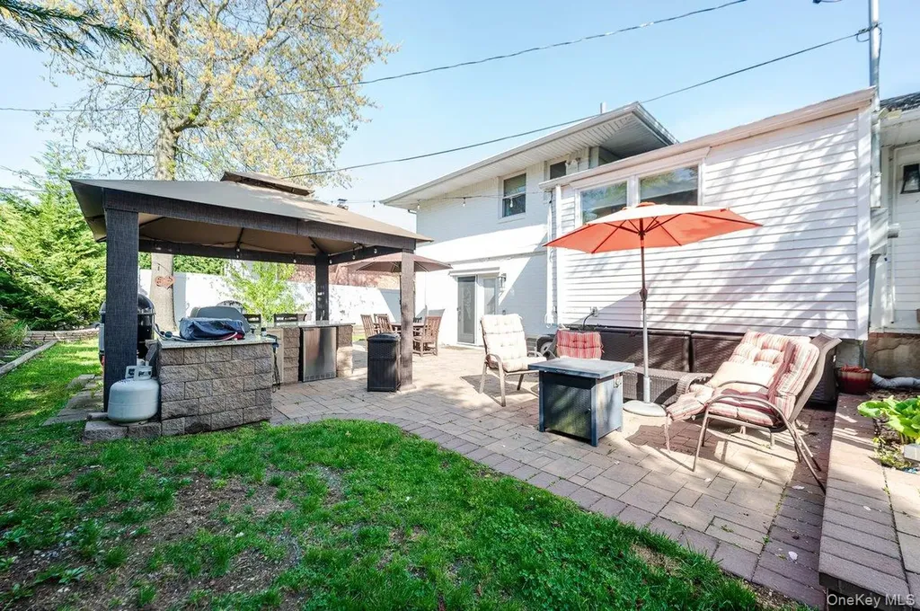1 Ives Lane Plainview NY 11803