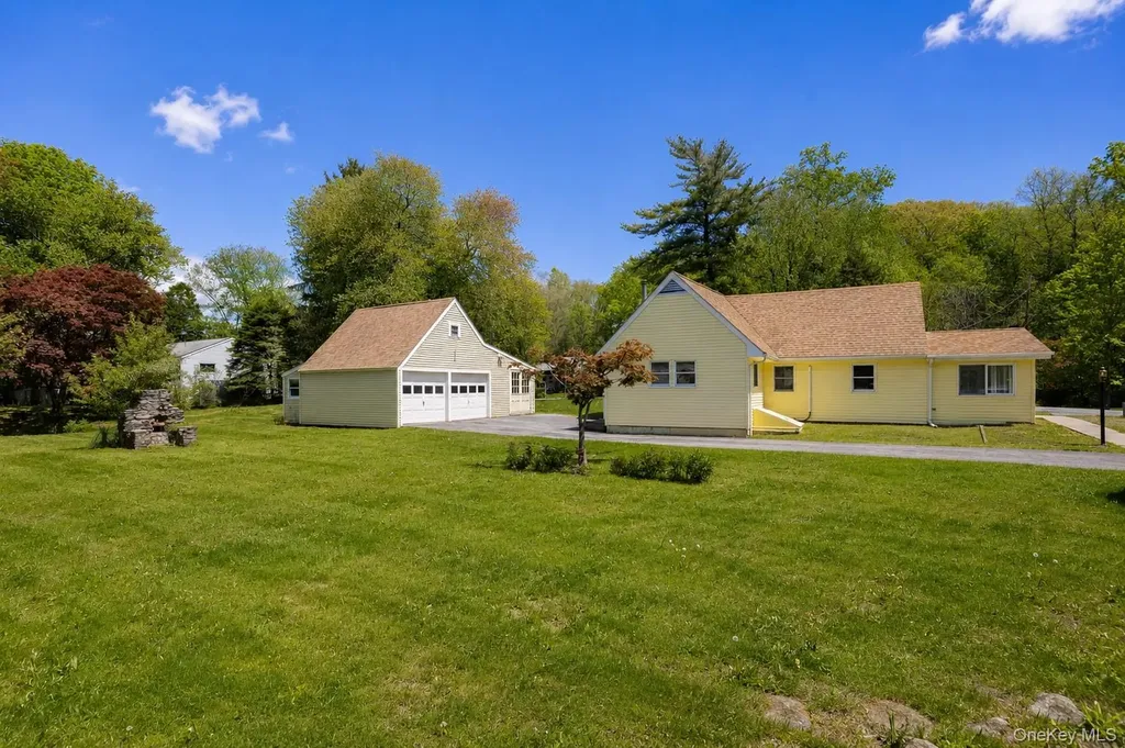 31 Horns Park Road Hyde Park NY 12538
