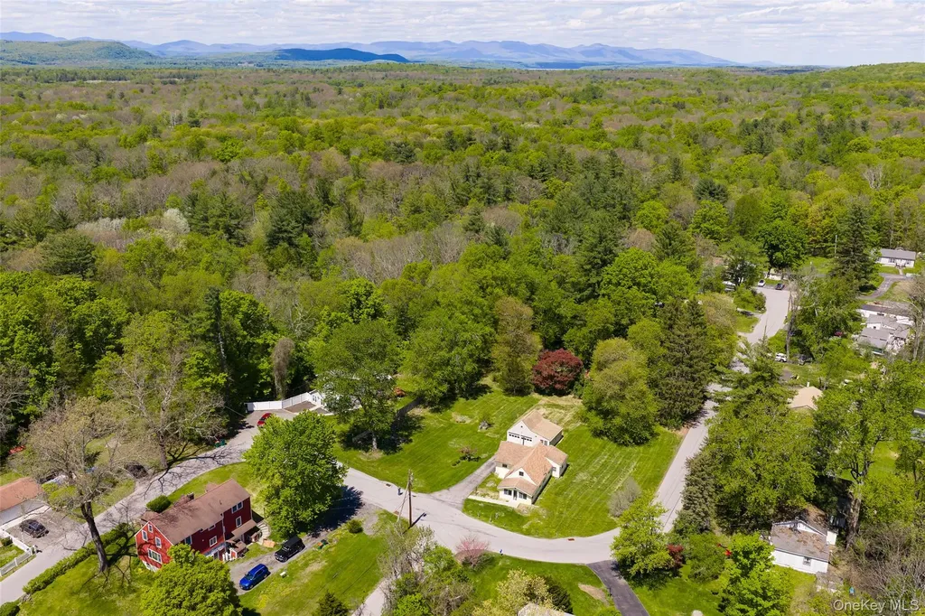 31 Horns Park Road Hyde Park NY 12538