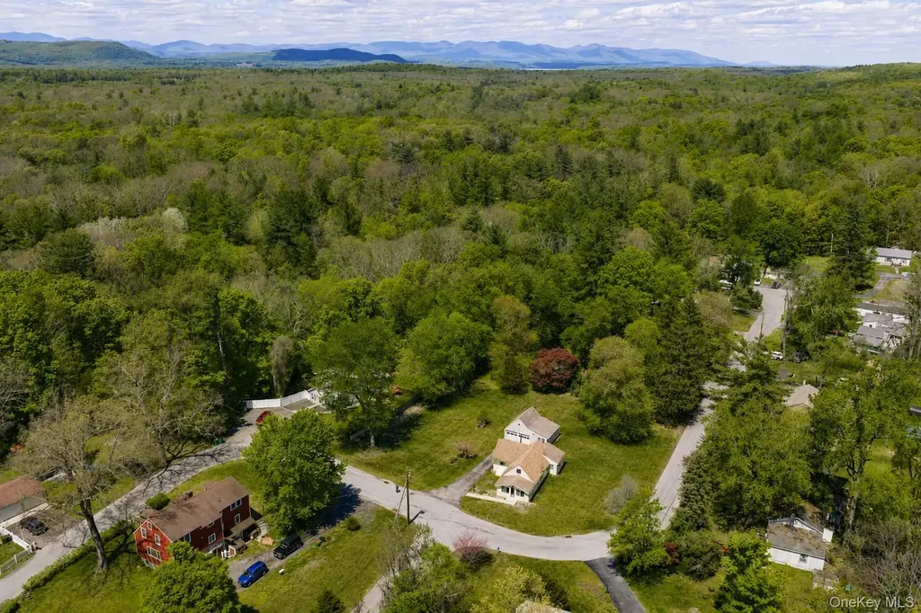31 Horns Park Road Hyde Park NY 12538