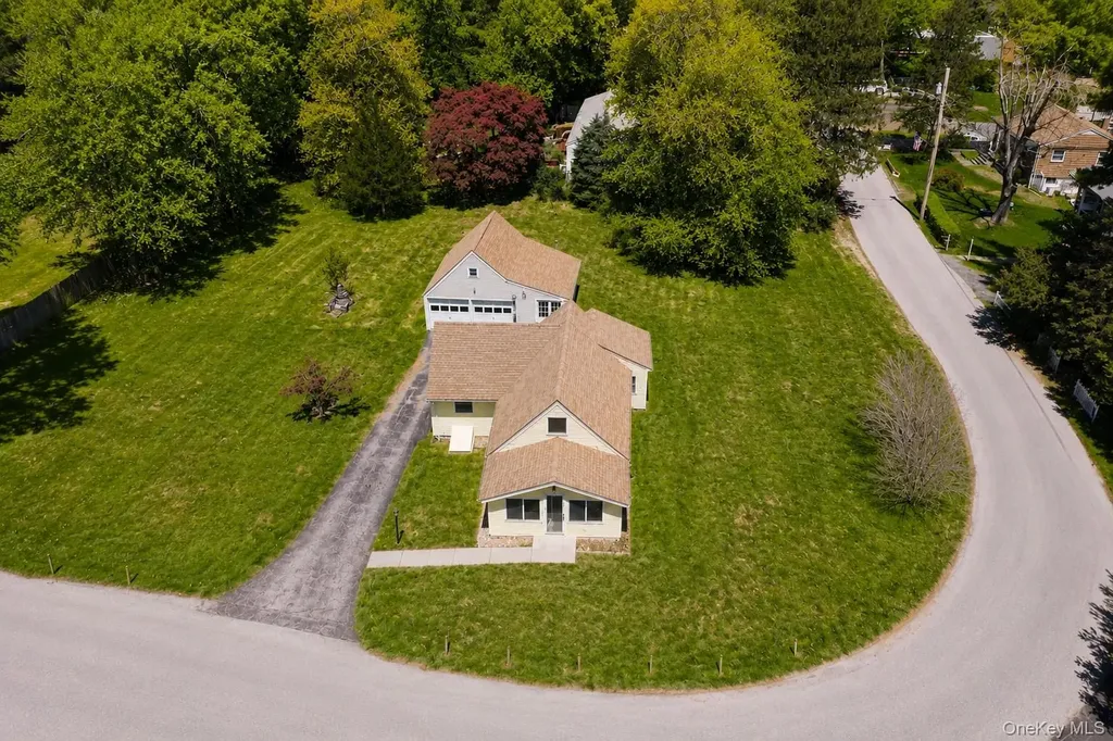 31 Horns Park Road Hyde Park NY 12538