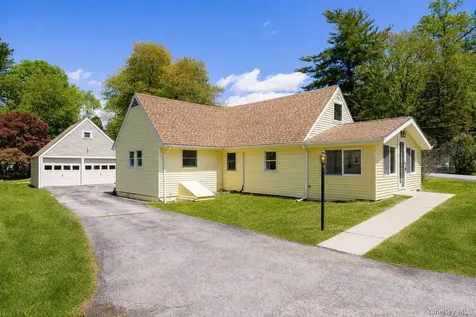 31 Horns Park Road Hyde Park NY 12538