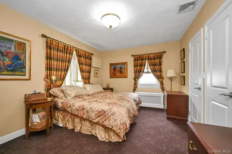 138-15 Union Turnpike Kew Garden Hills NY 11367
