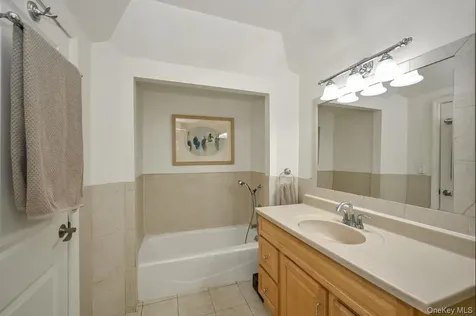 138-15 Union Turnpike Kew Garden Hills NY 11367
