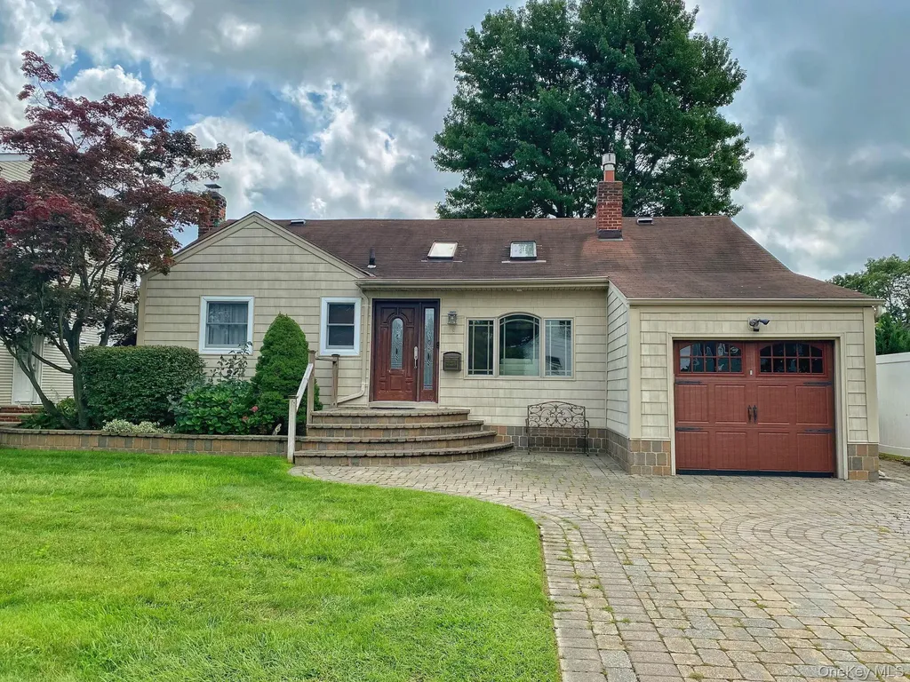 19 Stewart Street Plainview NY 11803