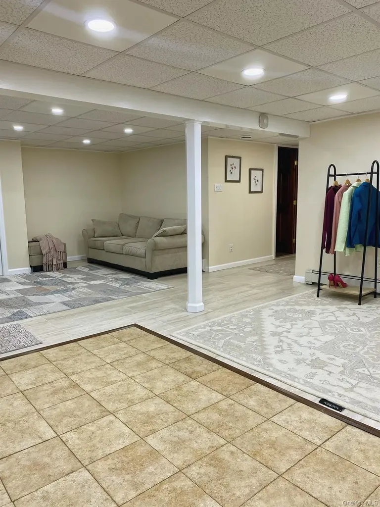 19 Stewart Street Plainview NY 11803