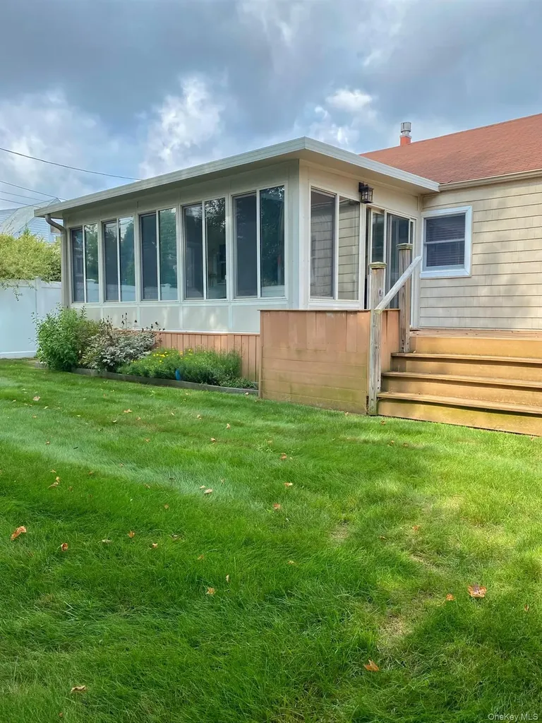 19 Stewart Street Plainview NY 11803