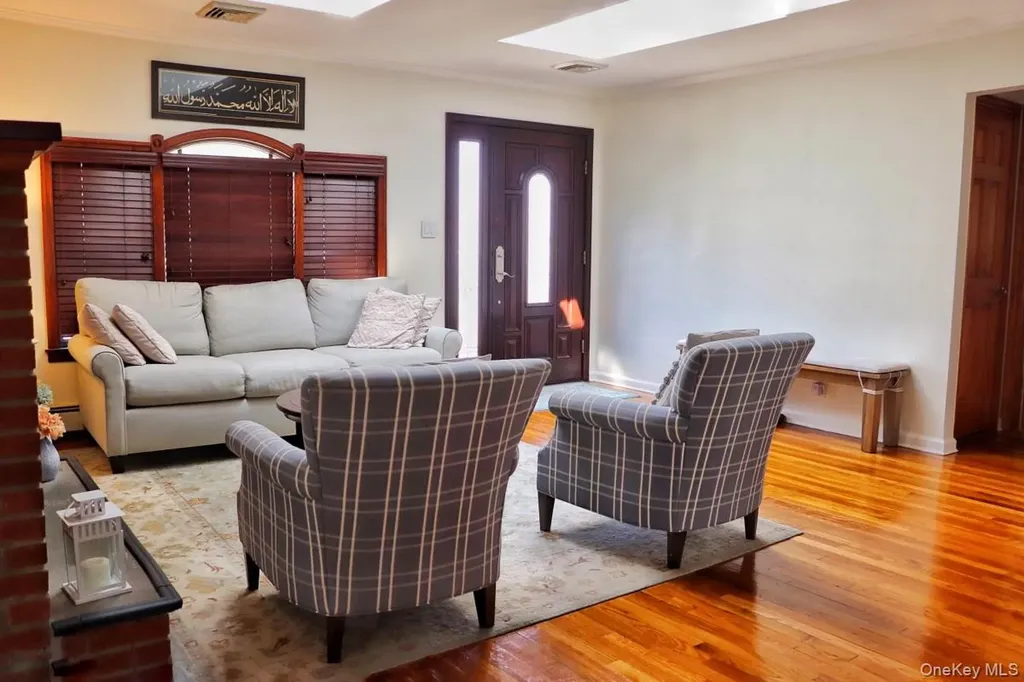 19 Stewart Street Plainview NY 11803