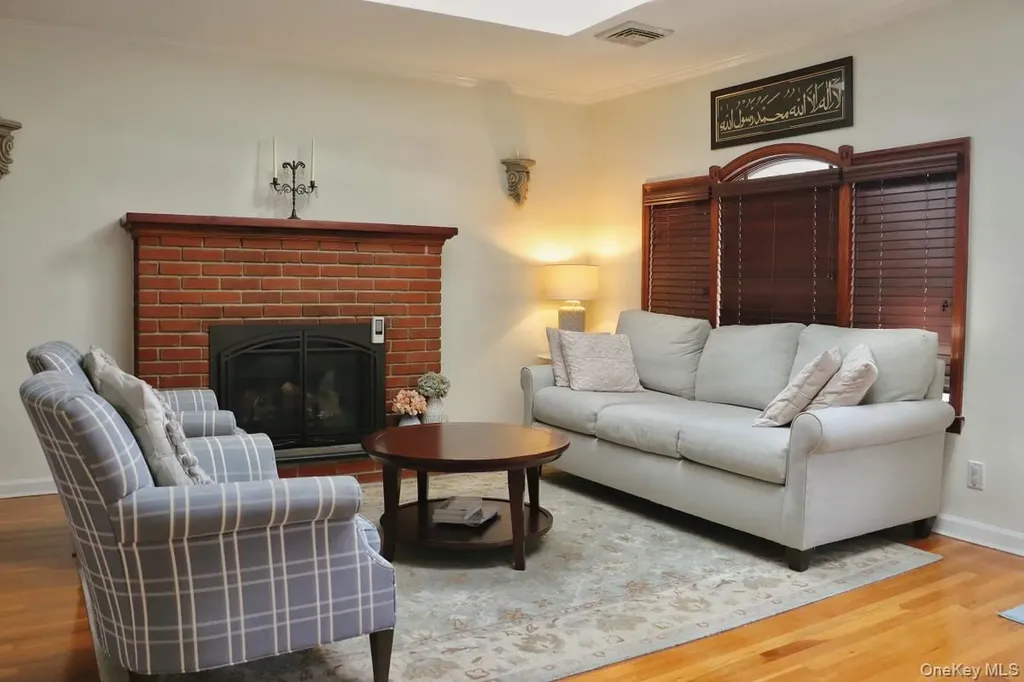 19 Stewart Street Plainview NY 11803