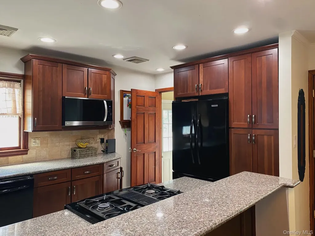 19 Stewart Street Plainview NY 11803