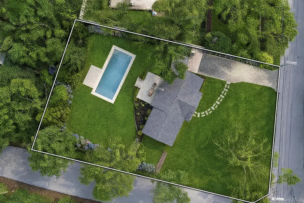 3 Jones Road Hampton Bays NY 11946
