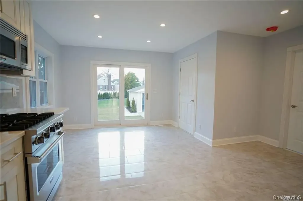 85 Franklin Avenue Lynbrook NY 11563