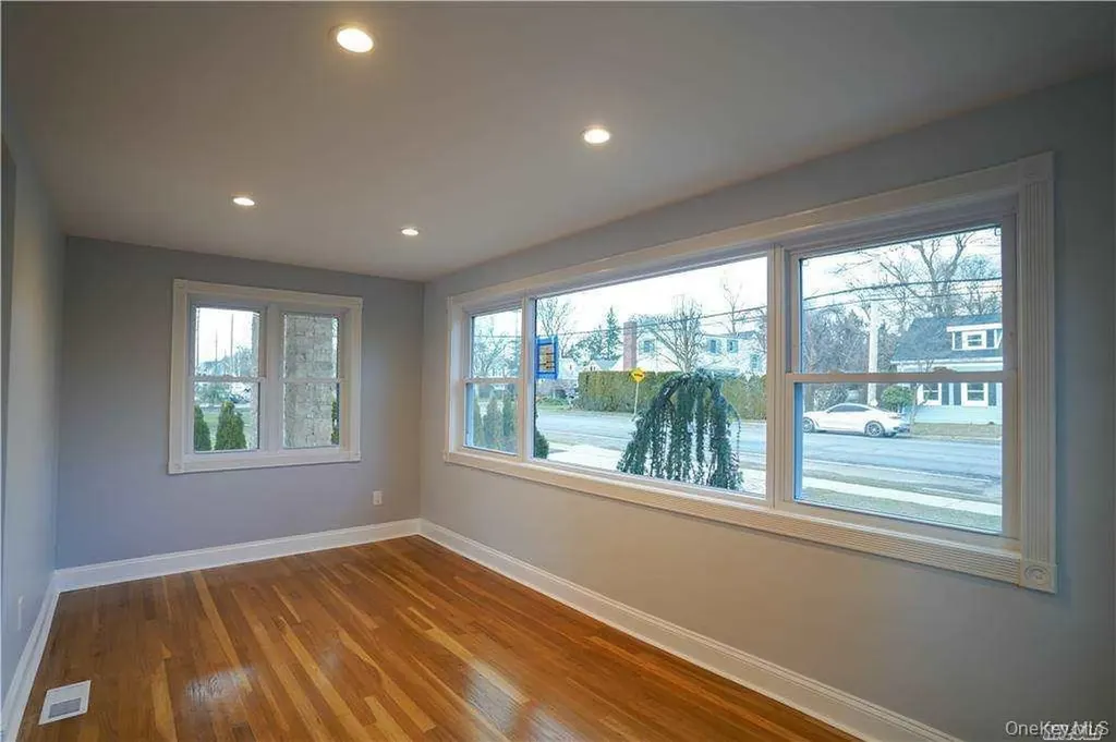 85 Franklin Avenue Lynbrook NY 11563
