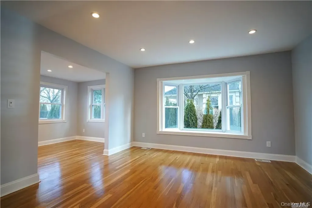 85 Franklin Avenue Lynbrook NY 11563